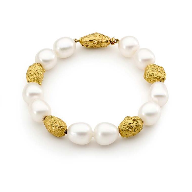 Linneys Australian South Sea pearl bracelet in yellow gold.
